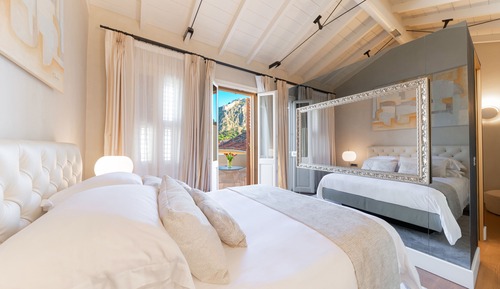 Deluxe Queen Suite