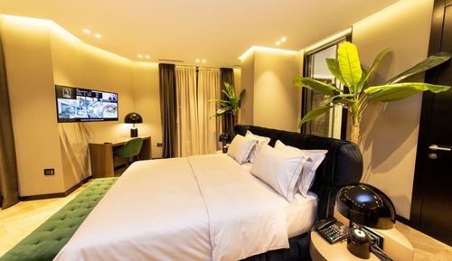 Royal Studio Suite, Lake View