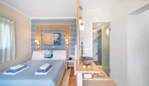Junior Suite, 1 Queen Bed with Sofa bed, Hot Tub, Sea View