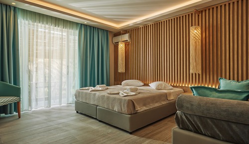 Junior Suite, Pool View