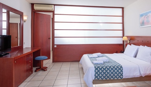  Economy Family Room with Land View (4 persons)