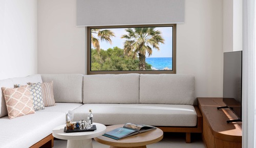 One-Bedroom Suite Sea View