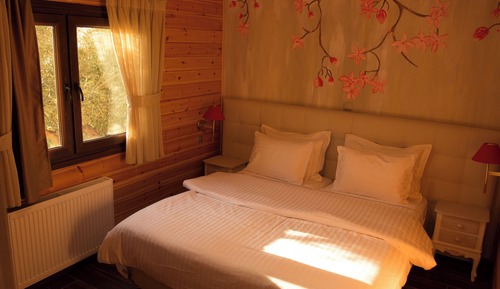 The Farmwood Cottage - 2 Bedroom Villa with Sauna & Shared Pool