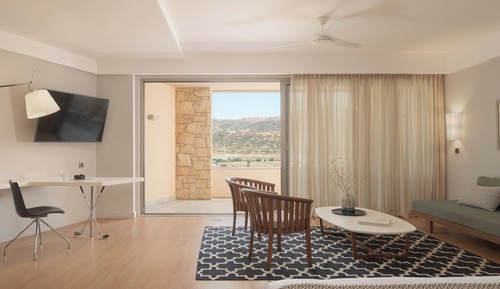 Signature Suite with Golf Course and Mountain View