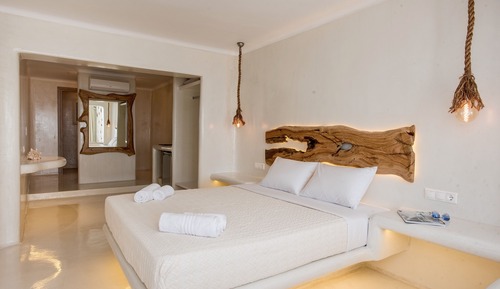 Deluxe Suite (Ground Floor, 4 Adults)