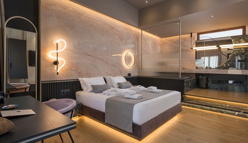 Luxury Studio Suite, 1 Queen Bed, Jetted Tub