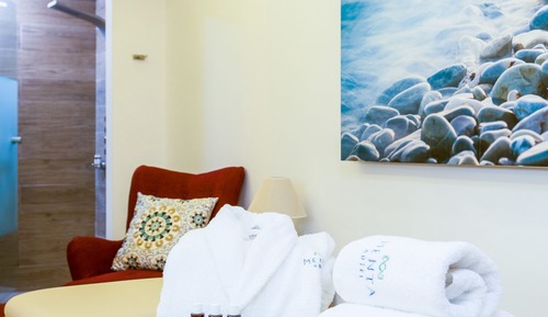 Deluxe Studio Suite, Jetted Tub