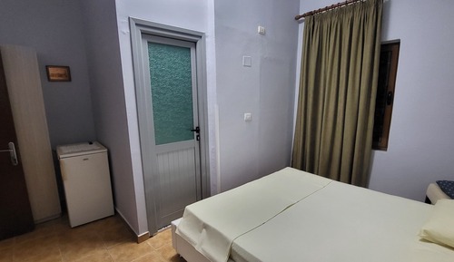 Basic Double Room, 1 Queen Bed, Garden View