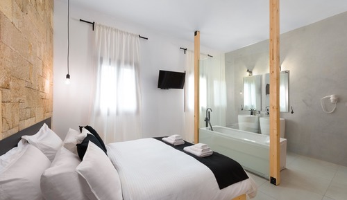 Suite, City View