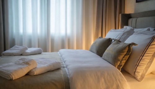 Double Room, 1 Queen Bed