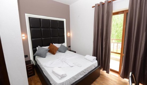 Basic Double Room, Balcony, Mountain View