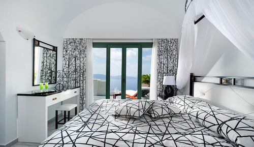 Suite with Hot Tub and Caldera View