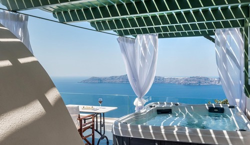 White Suite with Hot Tub and Caldera View