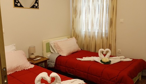 Classic Apartment, 3 Bedrooms, Courtyard View
