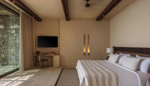 Horizon Suite with Private Heated Pool