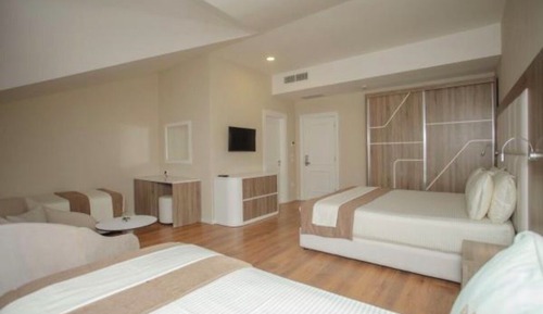 Deluxe Double or Twin Room, Balcony, Garden View