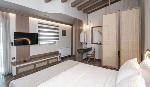 Deluxe Studio, Balcony, Vineyard View