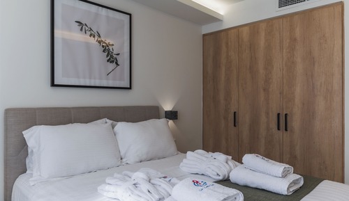 One-Bedroom Suite with Balcony - Suite 2