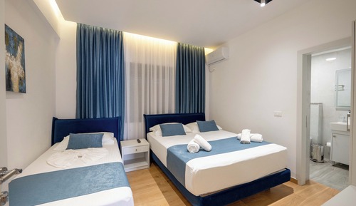 Deluxe Apartment with Balcony