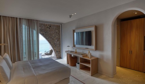 Ceasar's Suite with 2 King size beds