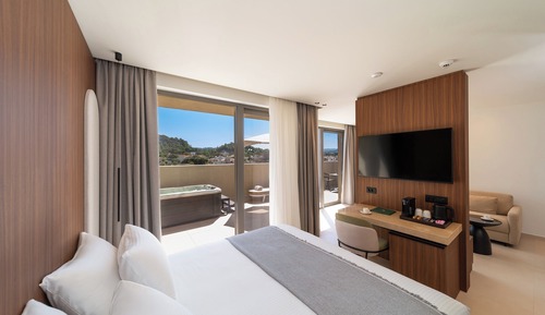 Executive Suite with Jacuzzi