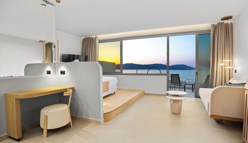 Sky Junior Suite Swim Up Sea View