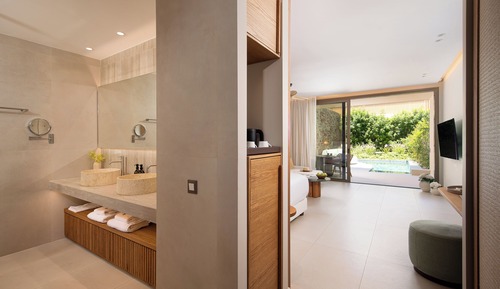 Private Pool Suite