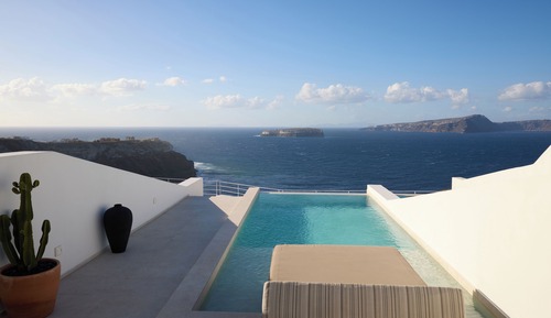 Deluxe Cliffside Suite with Private Infinity Pool & Heated Outdoor Jetted Tub - Caldera View