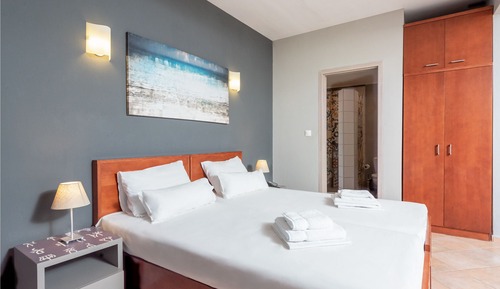 Comfort Room, Garden Area