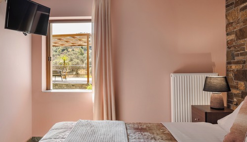 Deluxe Suite, 1 Bedroom, Partial Sea View