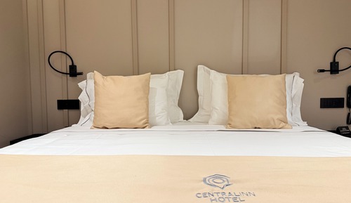 Deluxe Double or Twin Room, 1 King Bed