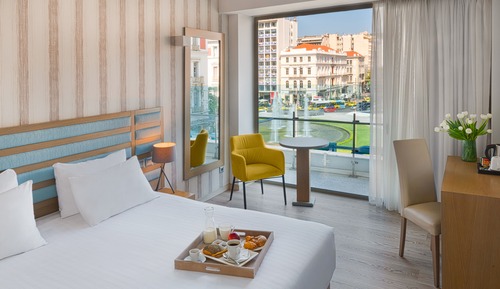 Deluxe Room (Fountain View)