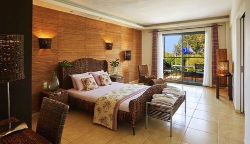 Honeymoon Suite, Sea View
