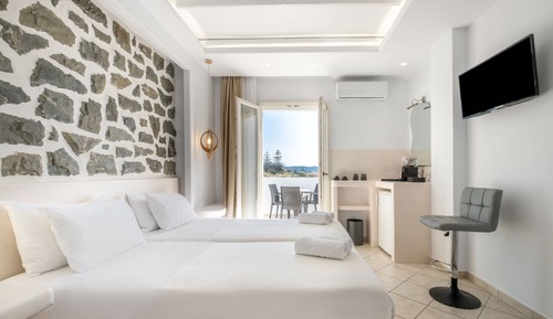 Superior Room, Pool View