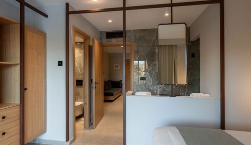 Family Suite Direct Access to Sharing Pool