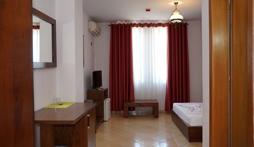 Classic Double Room, Garden View