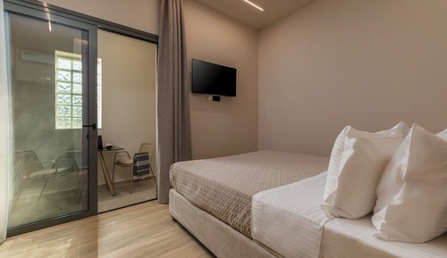 Economy Room