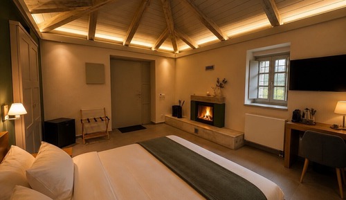 Mountain Suite with Fireplace