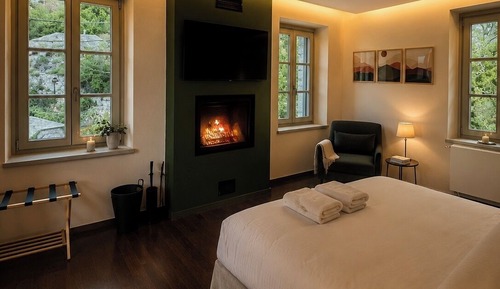 Deluxe Room with Fireplace