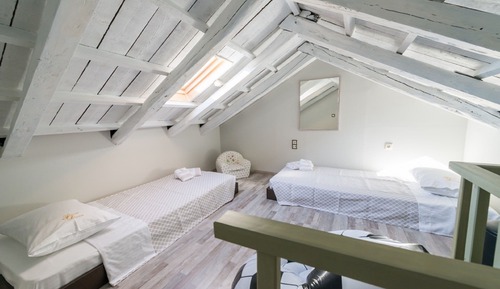 Artemisia Suite