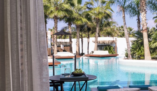 Luxury Room Sharing Pool
