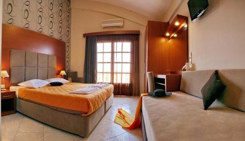 Superior Double Room with Hot Tub and Pool view