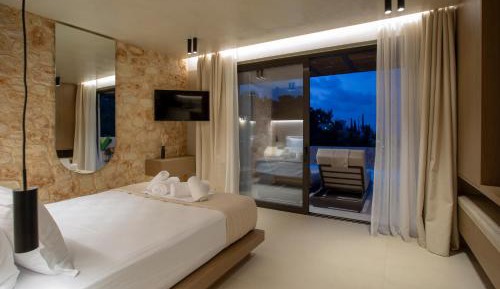 Deluxe Suite with Private Pool