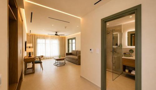 One-Bedroom Luxury Suite with Balcony