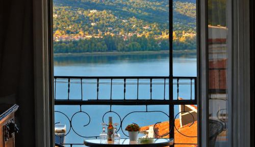 Two-Bedroom Apartment with Lake View