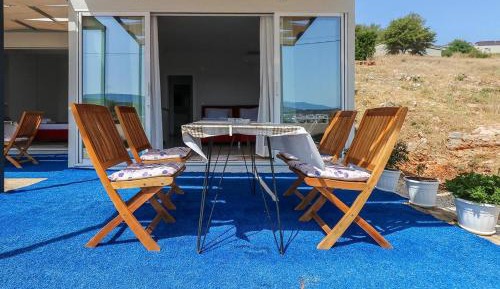 One-Bedroom Apartment with Balcony