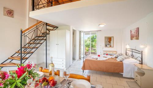 Two-Bedroom Deluxe Apartment with Balcony