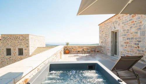 Deluxe Suite with Jacuzzi and Sea View 