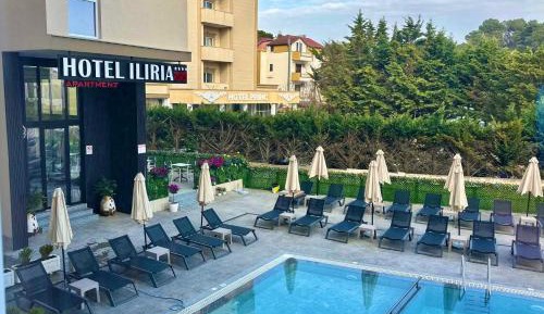 Apartment with Pool View 