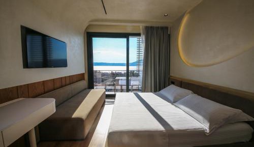 Superior Double Room with Balcony and Sea View
